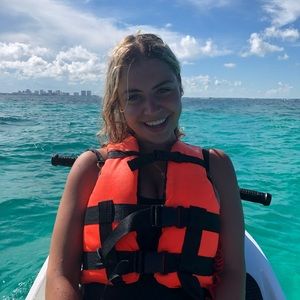 Meet your Posher, Christina